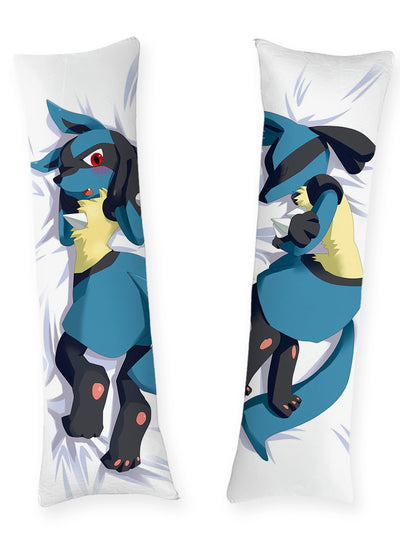 Almohada de Lucario entre sábanas acogedoras
