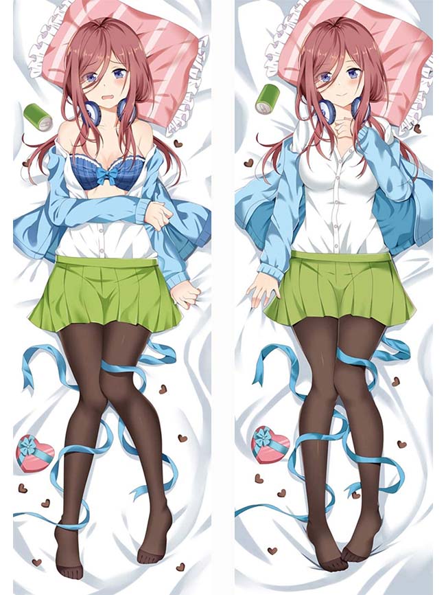 miku-nakano-shy-dakimakuras